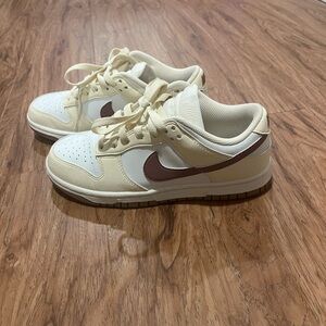 Nike Kids Sneakers in Cream and Brown